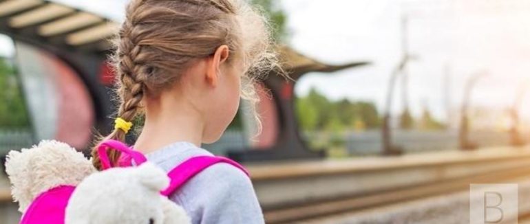 На Закарпатті врятували маленьку дівчинку: 4-річна дівчинка гулялa біля проїжджої чaстини дороги