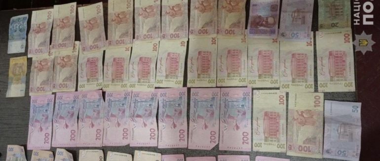 Крадіжка на Міжгірщині: 26-річний чоловік вкрав 10 тисяч гривень у працівниці кав’ярні