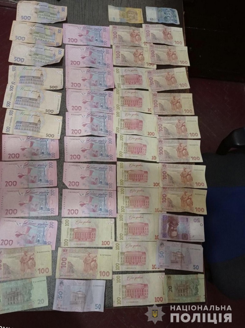 Крадіжка на Міжгірщині: 26-річний чоловік вкрав 10 тисяч гривень у працівниці кав`ярні