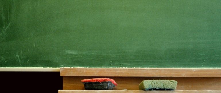 Школярі Ужгорода переходять на дистанційне навчання з наступного тижня