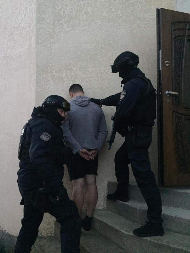 На Закарпатті поліція викрила групу зловмисників, яка обкрадала платіжні термінали самообслуговування