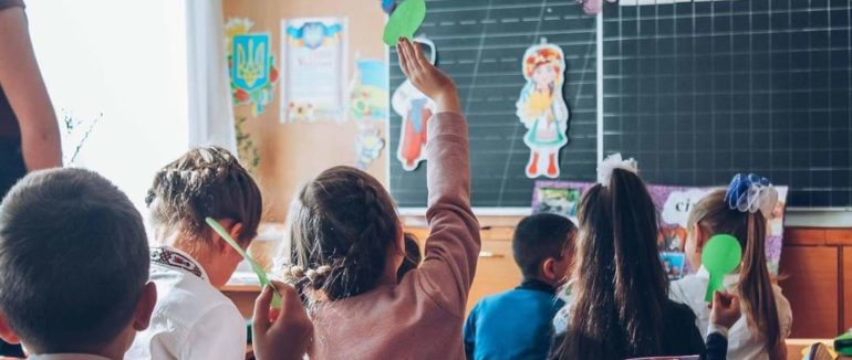 Школи Мукачева не йдуть на канікули: навчання триває