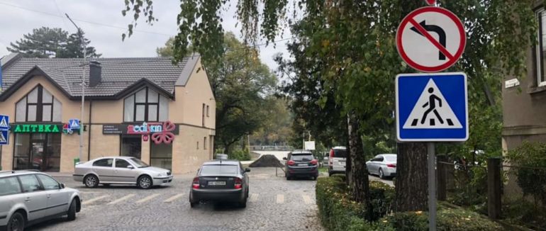 В центрі Мукачева одна з вулиць стала односторонньою