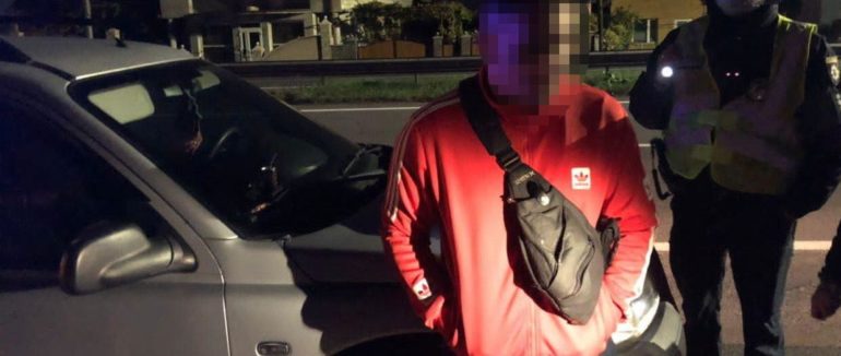 Зберігав наркотики у горіхах: на Ужгородщині затримали 35-річного водія, що порушив ПДР
