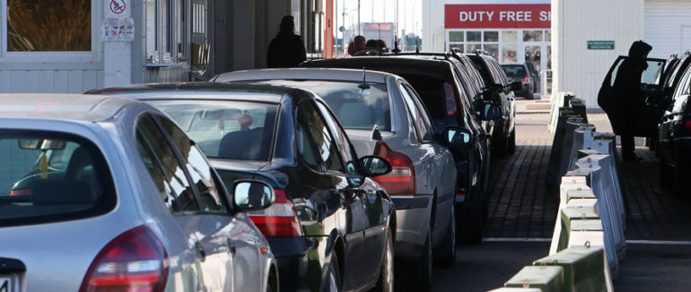 Черги на кордоні Закарпаття та відсутність умов: стоять чотири сотні автівок