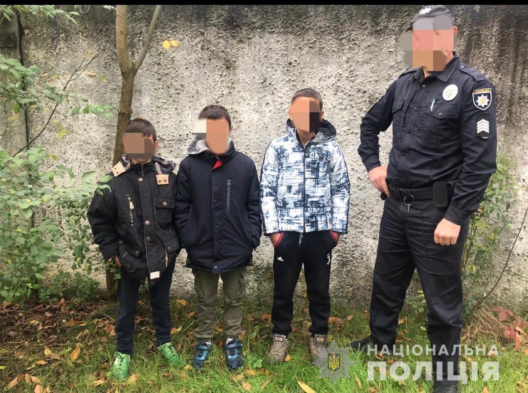 На Закарпатті троє малолітніх вандалів понищили могили на цвинтарі