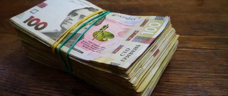 Більше півмільйона гривень незаконного привласнення: на Закарпатті повідомлено про підозру спеціалісту по ломбардному кредитуванню