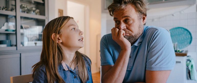 Що потрібно приховати батькам від дітей: 8 важливих речей