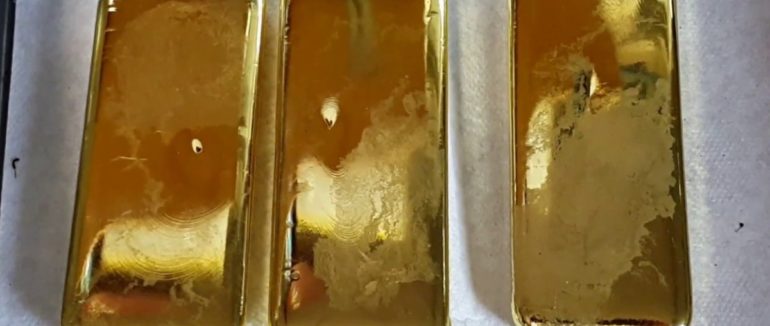 Шокуюча технологія: у Новій Зеландії добувають золото зі старих смартфонів