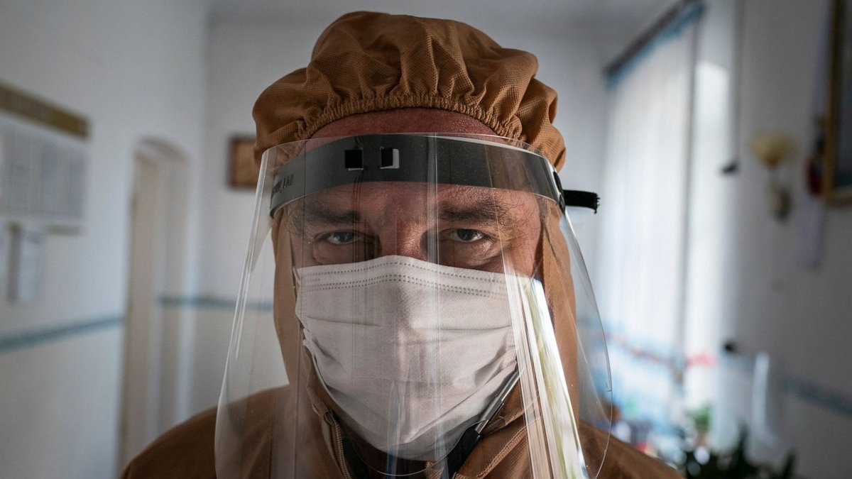 Компенсація від держави під питанням: покійному лікарю, який був обличчям боротьби з COVID-19, прийшов негативний ПЛР-тест