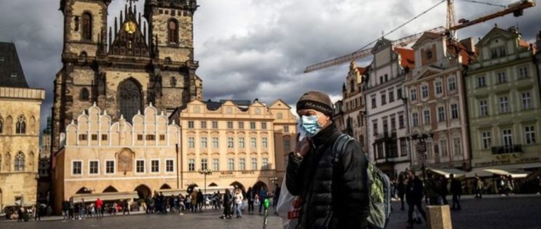 Нещадний коронавірус: у Чехії рекордна кількість нових випадків COVID-19