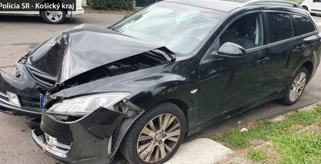 Курйозна аварія у сусідній Словаччині: у Міхаловце 34-річний водій не помітив обмежувальний стовпчик
