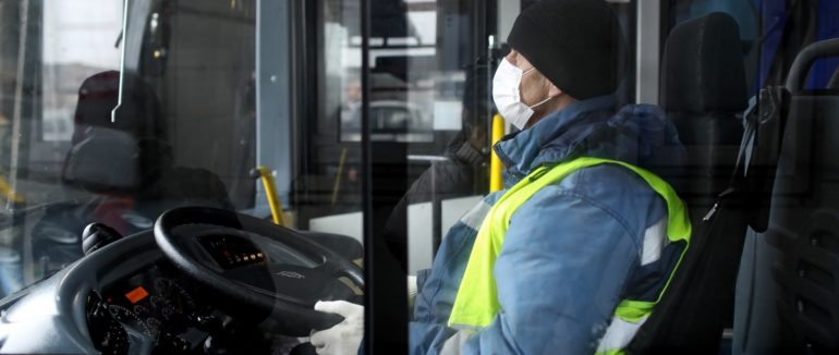 Карантинні обмеження: на Закарпатті поліція штрафує водіїв, що не дотримуються правил індивідуального захисту