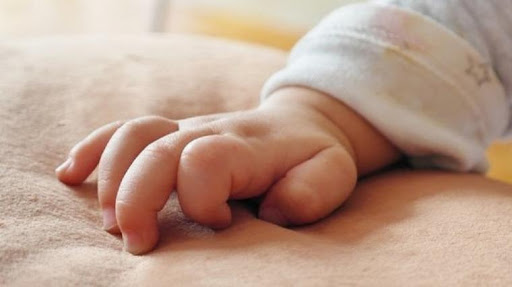 Від 8 до 15 років в`язниці: у Маріуполі судитимуть жінку, яка за 400 тисяч грн хотіла продати свого малюка