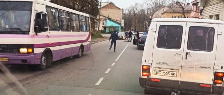 Смертельна аварія на Львівщині: автобус збив неповнолітню школярку