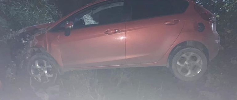 Вечірня аварія у Мукачеві: авто з’їхало у кювет