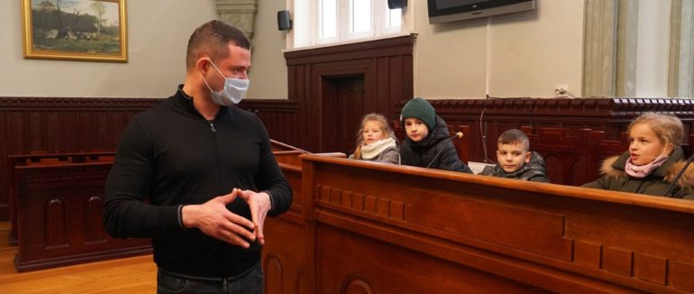 Всесвітній День дитини: у Мукачеві дошкільнята відвідали міську Ратушу