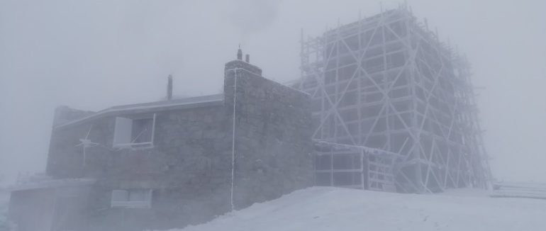 Карпати в снігу: гору Піп Іван замело снігом