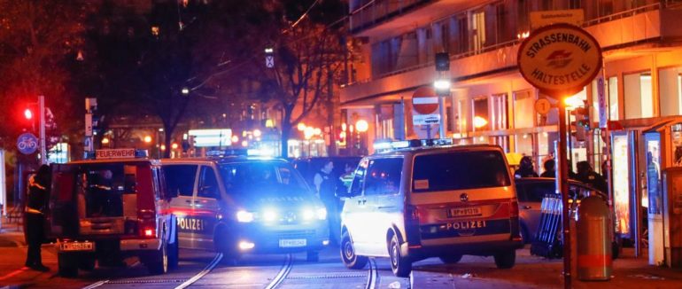 Теракт у Відні: загинуло четверо цивільних людей, 17 поранених. Нападник був прихильником ІДІЛ