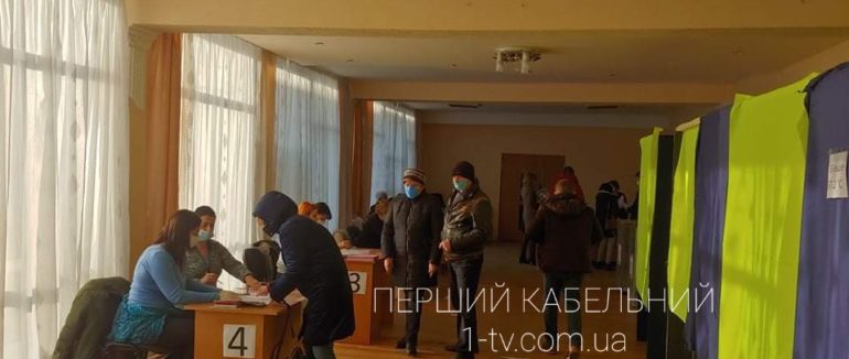 Явка виборців складає 12 відсотків: як в Ужгороді проходить другий тур виборів