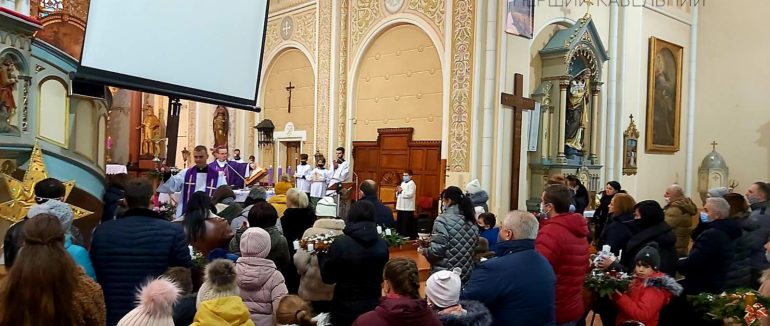 Перша неділя Адвенту: у Мукачеві християни Католицької церкви розпочали новий літургійний рік