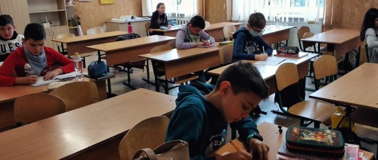 Кінець дистанційного навчання: в Ужгороді відновили уроки в класах