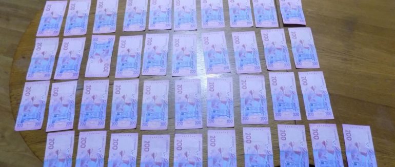 На Хустщині затримали неповнолітню дівчину, що причетна до крадіжки грошей у сумі понад 45 тисяч гривень