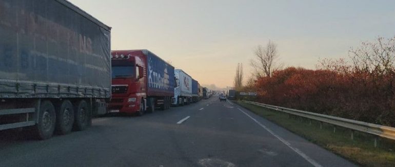 Черга на кордоні Закарпаття: стоїть понад півтисячі фур