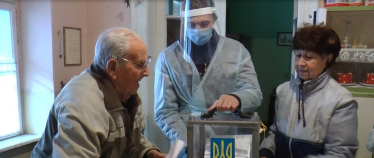 Вперше вдома: ужгородець, що народився на початку минулого століття, віддав свій голос у другому турі виборів