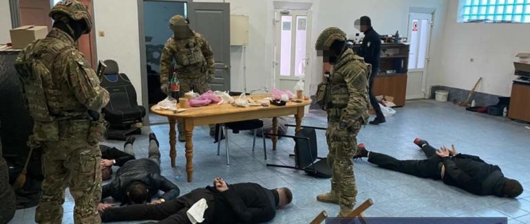 Резонансне затримання: на Закарпатті викрито посадовця на схемі незаконного вимагання грошей