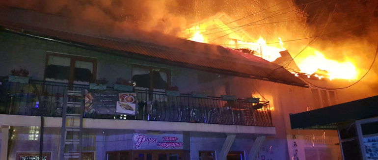 Пожежа на Свалявщині: вночі горіло кафе на території санаторію