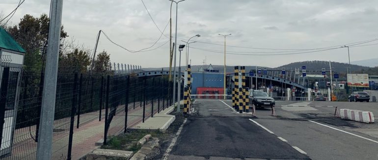 Відкрили на невизначений термін: як працює піших перехід на КПП “Ужгород”