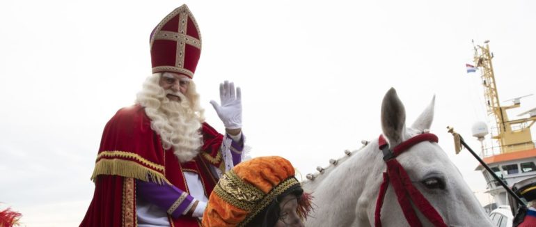 Свято на відстані: у Нідерландах дітлахи отримають подарунки від Святого Миколая на автівках