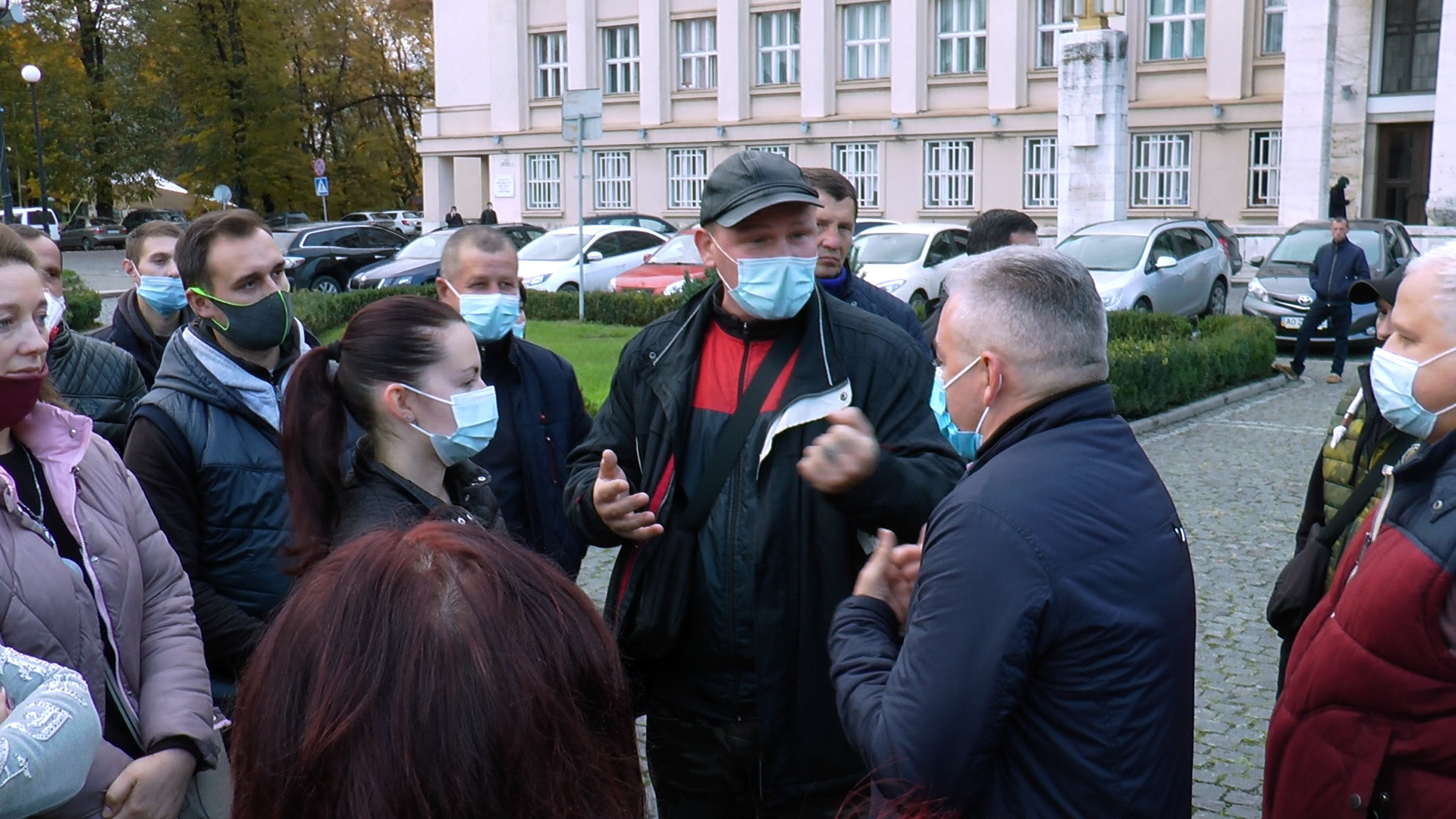 Пікет підприємців: в Ужгороді робітники ринку «Краснодонців» виступили проти закриття торгових точок