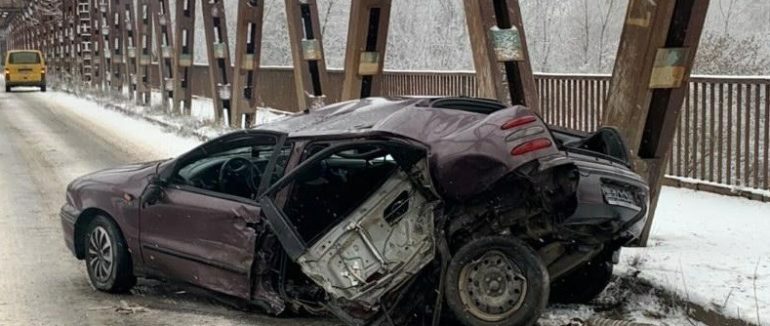 Перший сніг на Закарпатті: поблизу ПП “Вилок” зіткнулися дві автівки