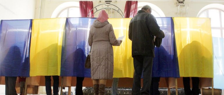 Вибори в Ужгороді: віддати свій голос прийшло майже 11 тисяч виборців