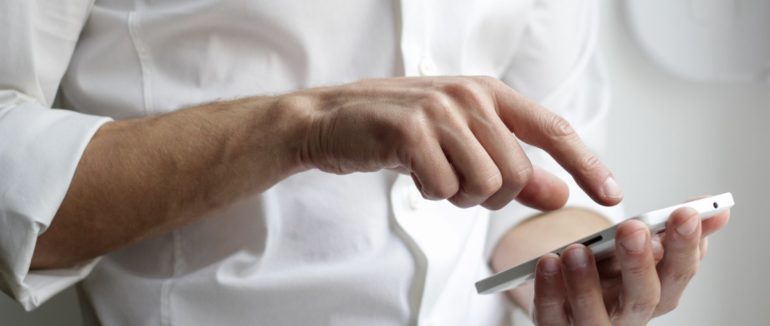 Вчені спростували найпоширенішу думку про причину відволікання на смартфон