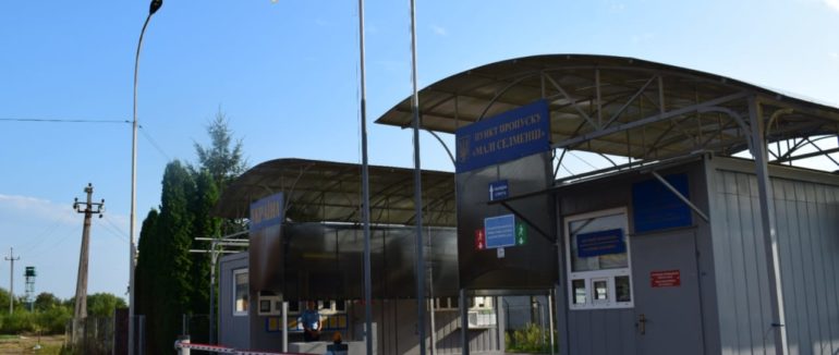 На КПП “Ужгород – Вишнє Нємєцке” продовжують тестувати на коронавірус: опубліковано відео