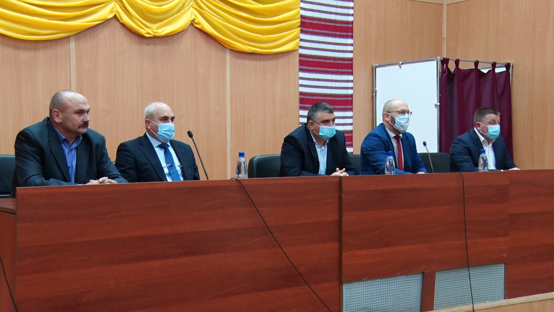 Горе-сесія: знову відтягнули розгляд важливих рішень у Мукачівській райраді