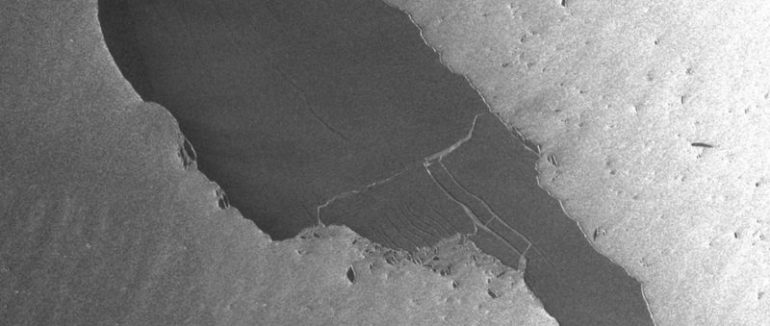 Смерть гіганта: розколовся один з найбільших айсбергів в історії