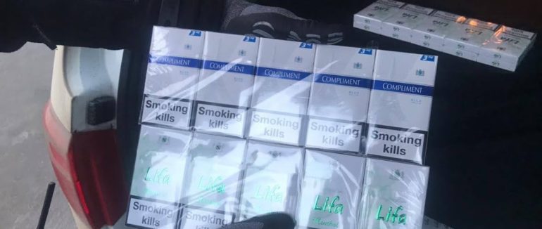 Псевдо диплом та контрабанда: на Закарпатті зупинили іноземця з вщент набитим сигаретами авто