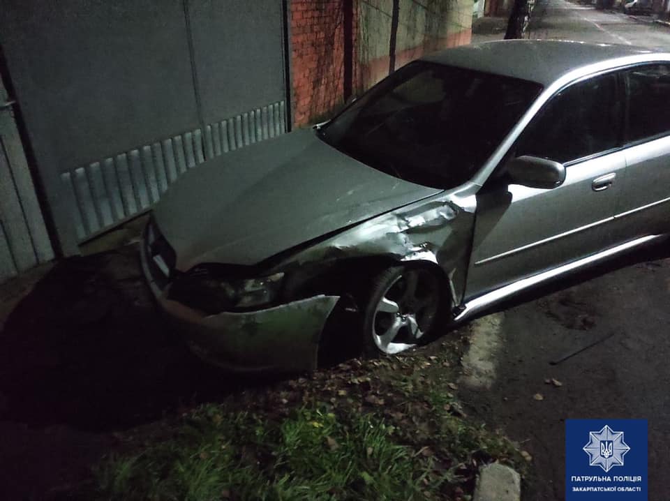 Нічна аварія у Мукачеві: зіткнулися Subaru та Renault. Винуватець ДТП втік з місця пригоди