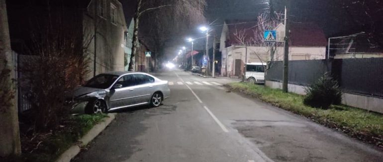 Нічна аварія у Мукачеві: зіткнулися Subaru та Renault. Винуватець ДТП втік з місця пригоди