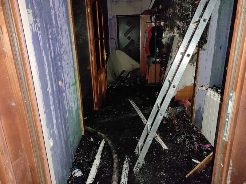 Жахлива пожежа у Хусті: горів майже весь дах будинку