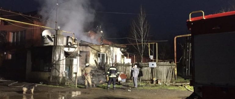 Ранкова пожежа на Іршавщині: горіла будівля меблевої фабрики