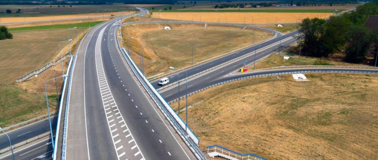 Уряд визначив вартість проїзду платними дорогами. Ціни залежатимуть від виду транспорту