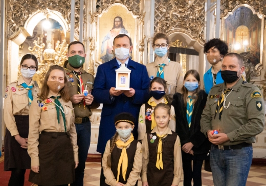 Вчора до Ужгорода передали Віфлеємський вогонь миру