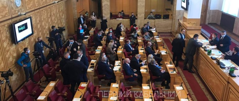 Без трьох партій: в Ужгороді розпочалось друге пленарне засідання першої сесії Закарпатської облради