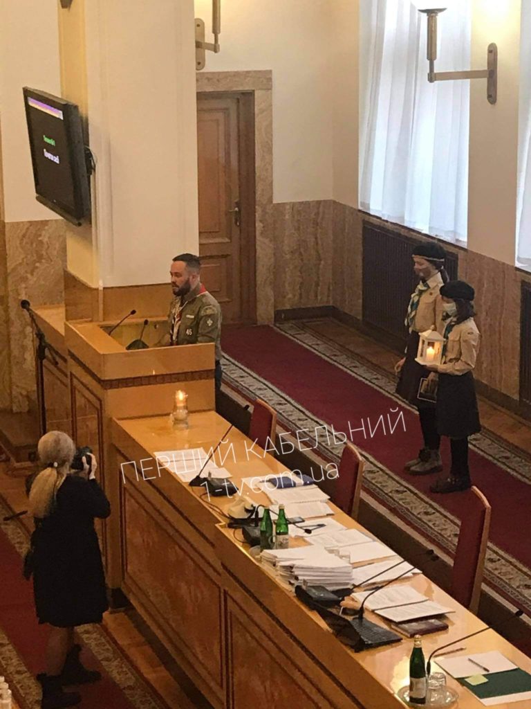 З онлайн-трансляцією: в Ужгороді позпочалось третє засідання першої сесії Закарпатської обласної ради