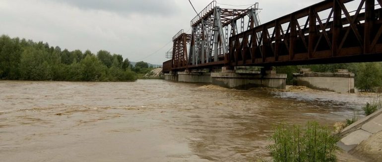 Підняття рівня річок, сніг та дощі: непогода на Закарпатті